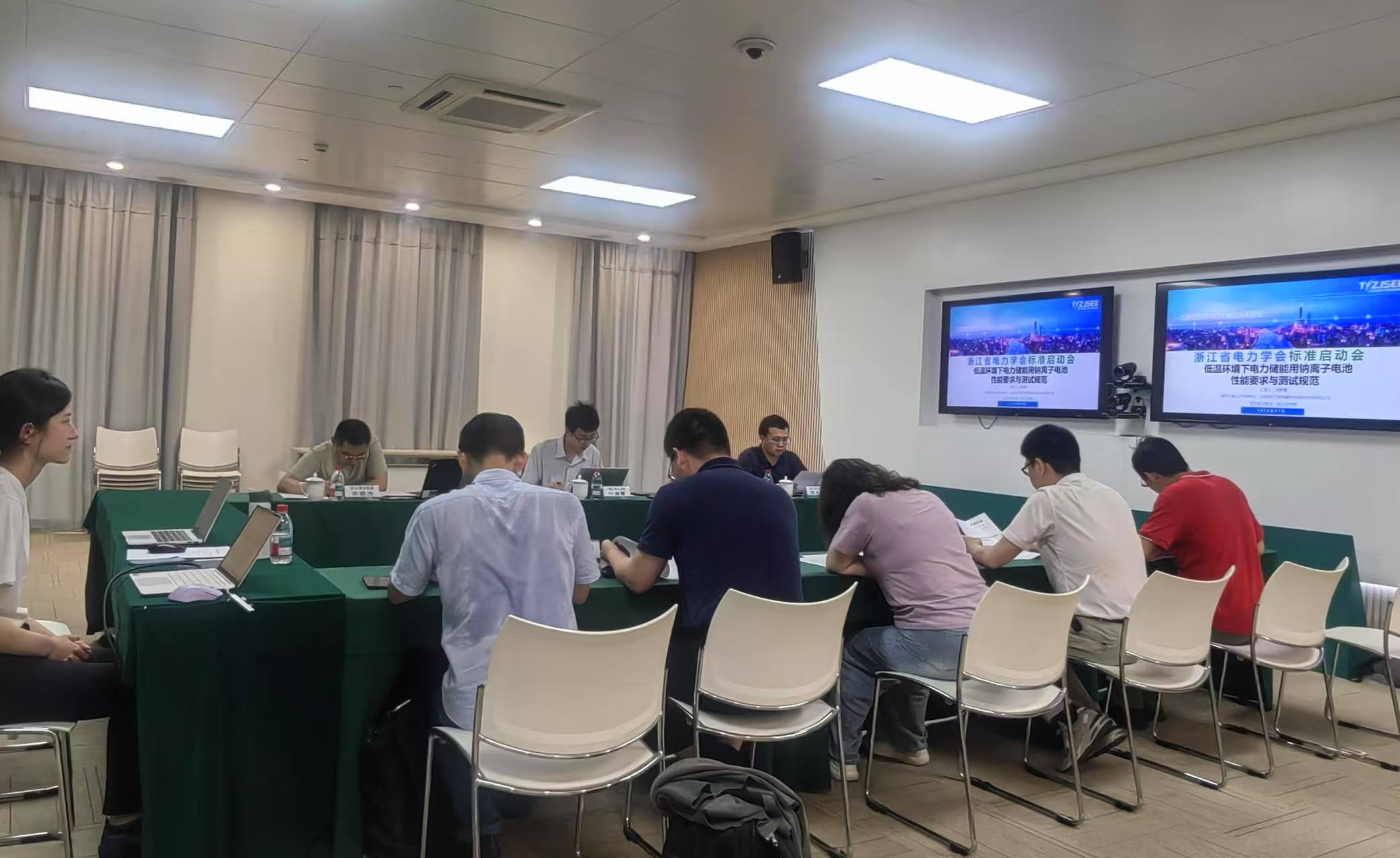 电力检测专委会组织召开两项储能电池试验团体标准启动会